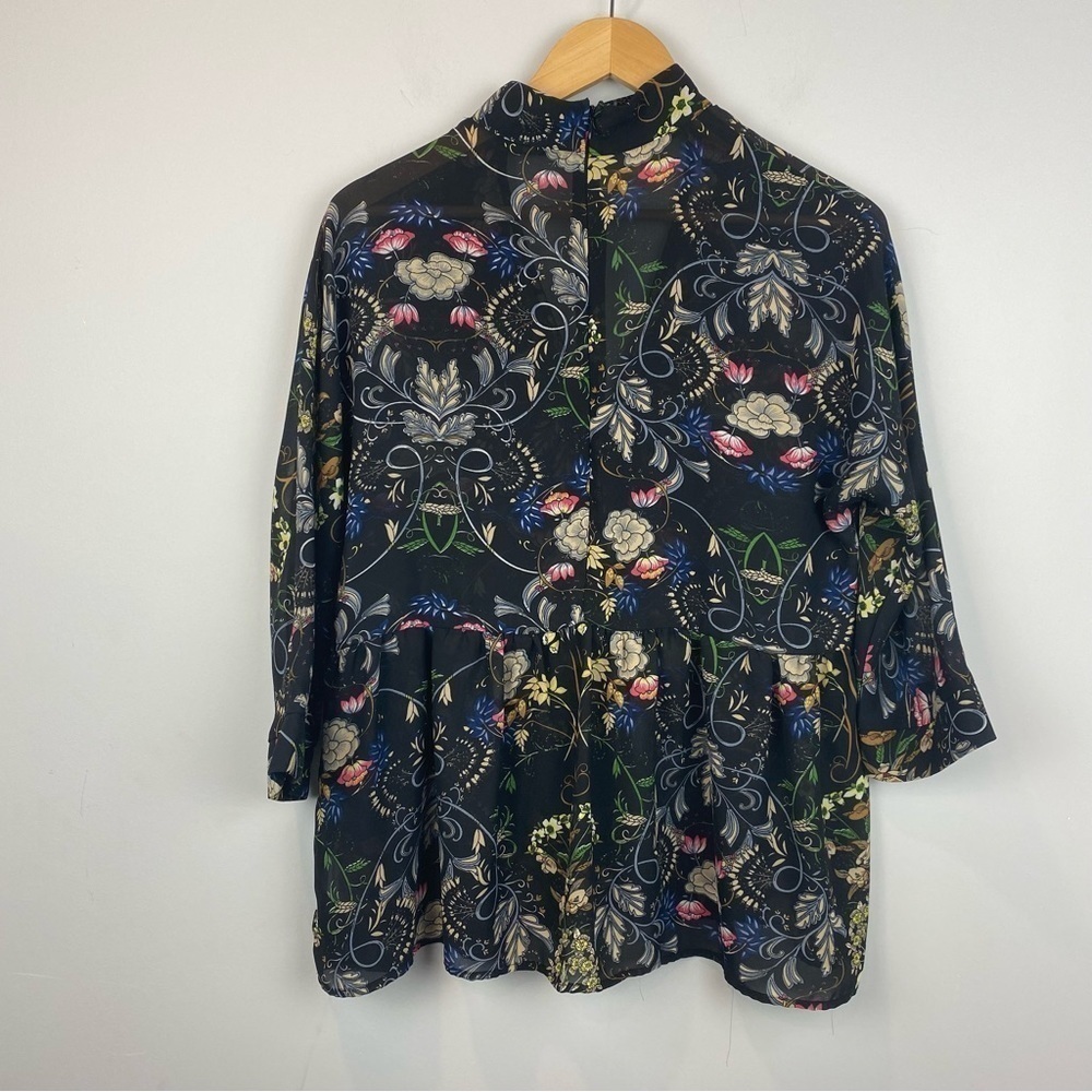 LUCCA • floral v neck choker blouse - Picture 3 of 15